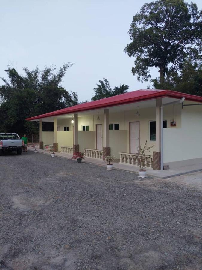 Margereth Cottage Kuala Penyu エクステリア 写真